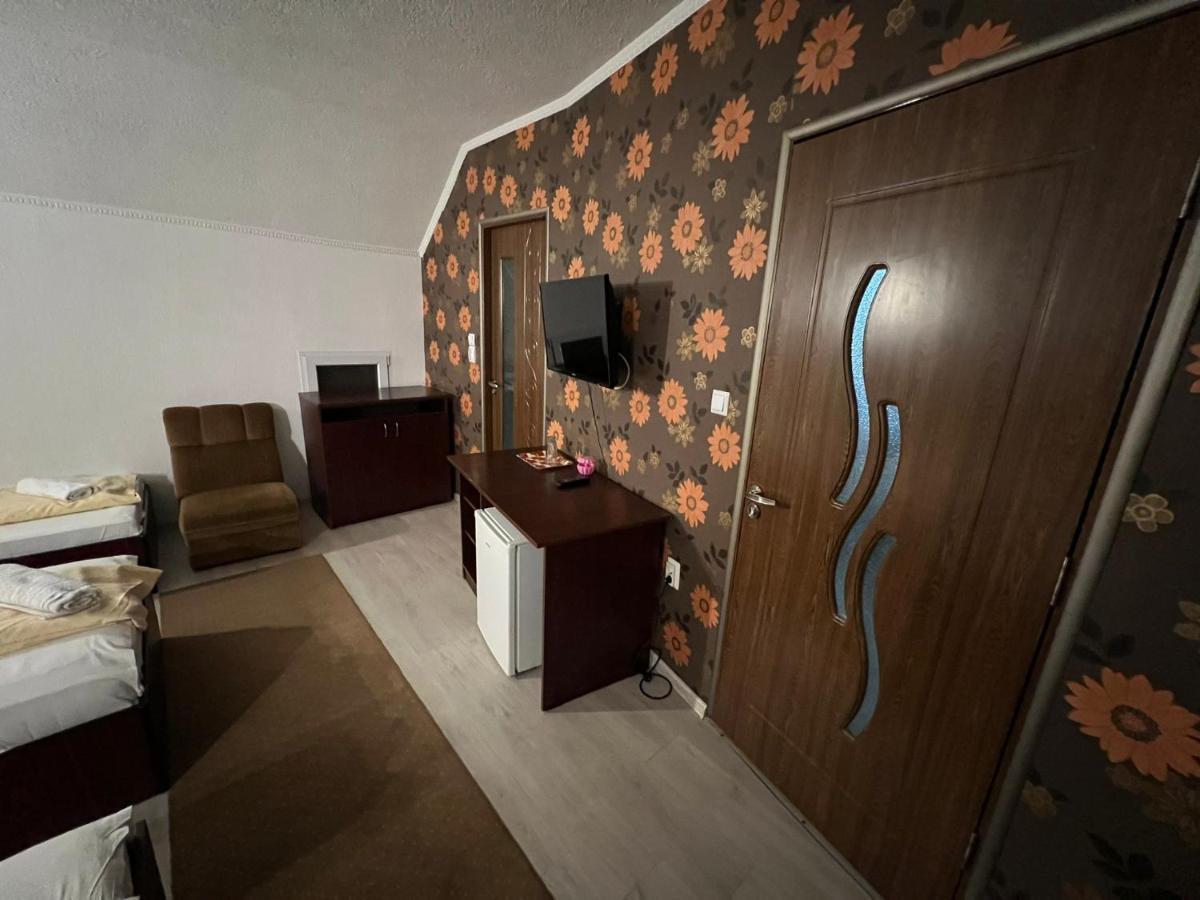 ホテル Vila Delia オラデア エクステリア 写真
